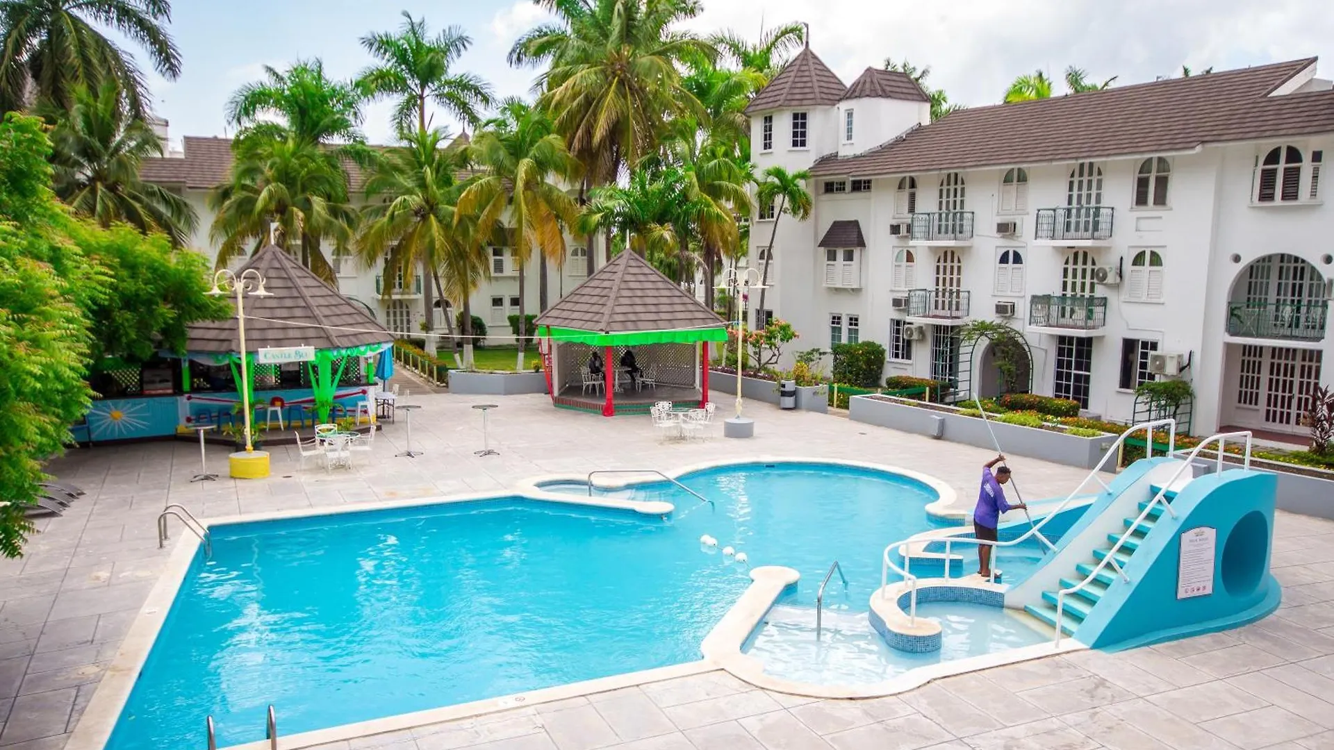 アパート Heart Of Ocho Rios-Free Beach Acess-King Bed-Pool-Free Parking-Gated Complex-Free Wifi 100Mbps ジャマイカ