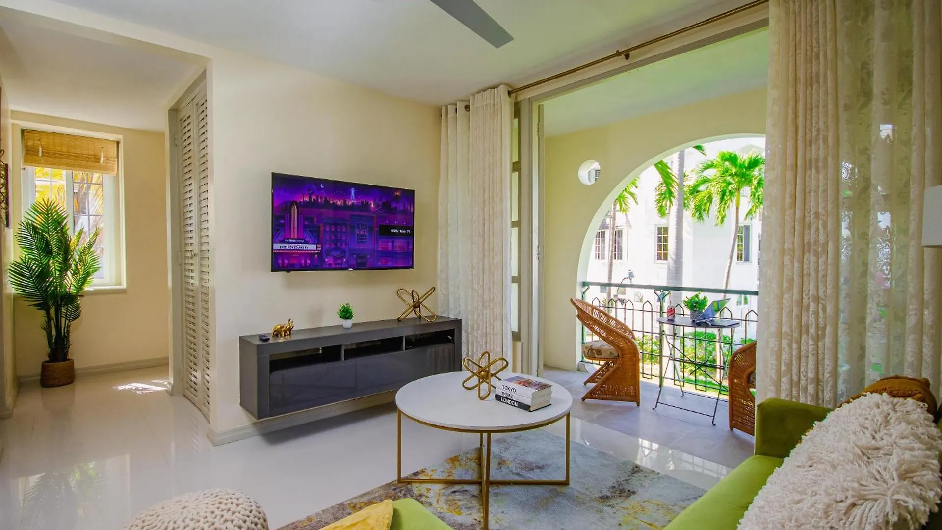 アパート Heart Of Ocho Rios-Free Beach Acess-King Bed-Pool-Free Parking-Gated Complex-Free Wifi 100Mbps