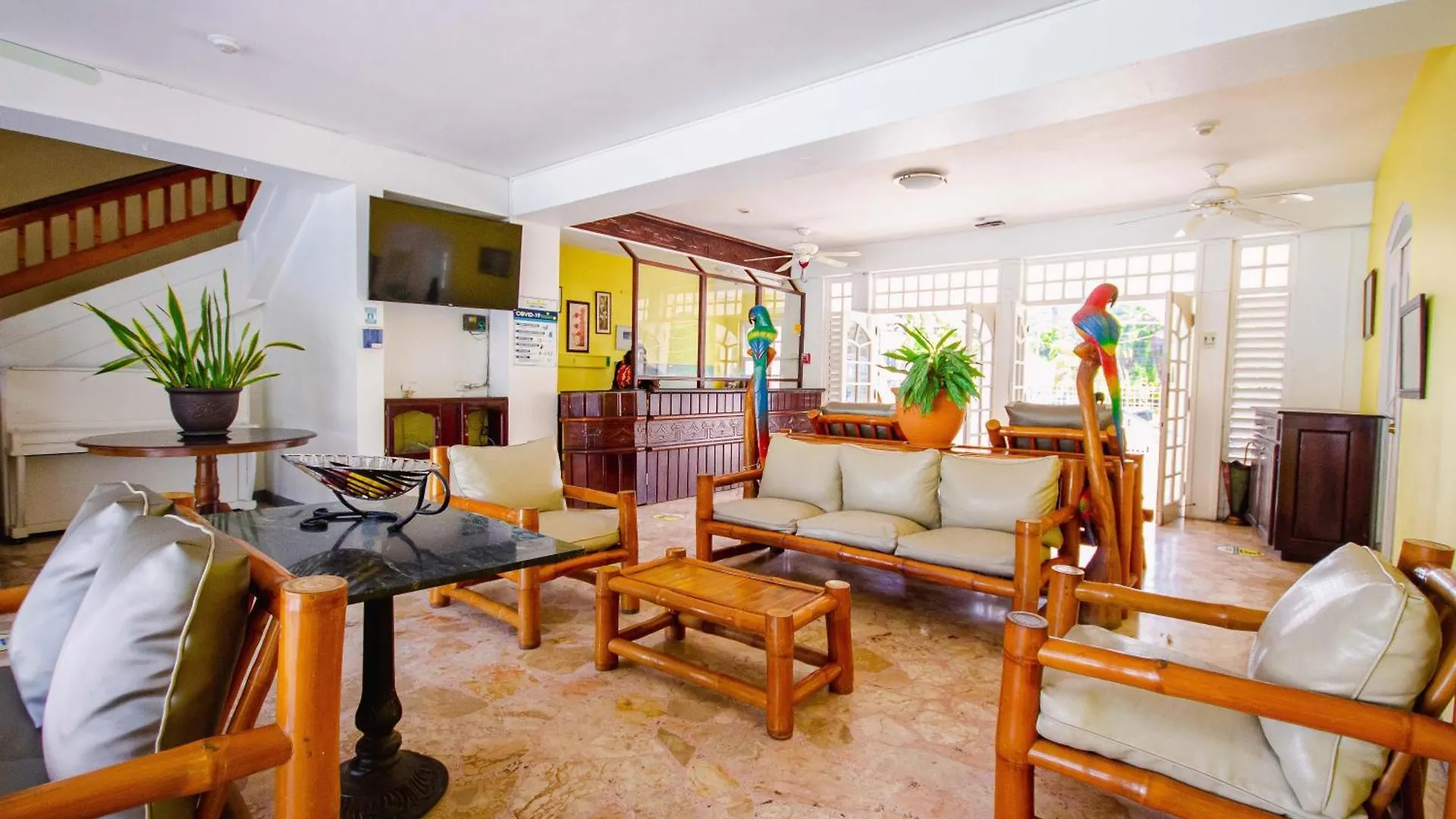 Heart Of Ocho Rios-Free Beach Acess-King Bed-Pool-Free Parking-Gated Complex-Free Wifi 100Mbps アパート