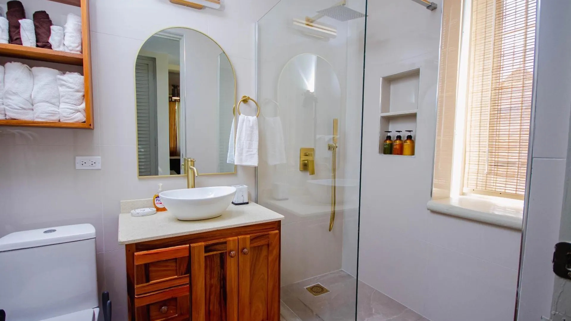 アパート Heart Of Ocho Rios-Free Beach Acess-King Bed-Pool-Free Parking-Gated Complex-Free Wifi 100Mbps